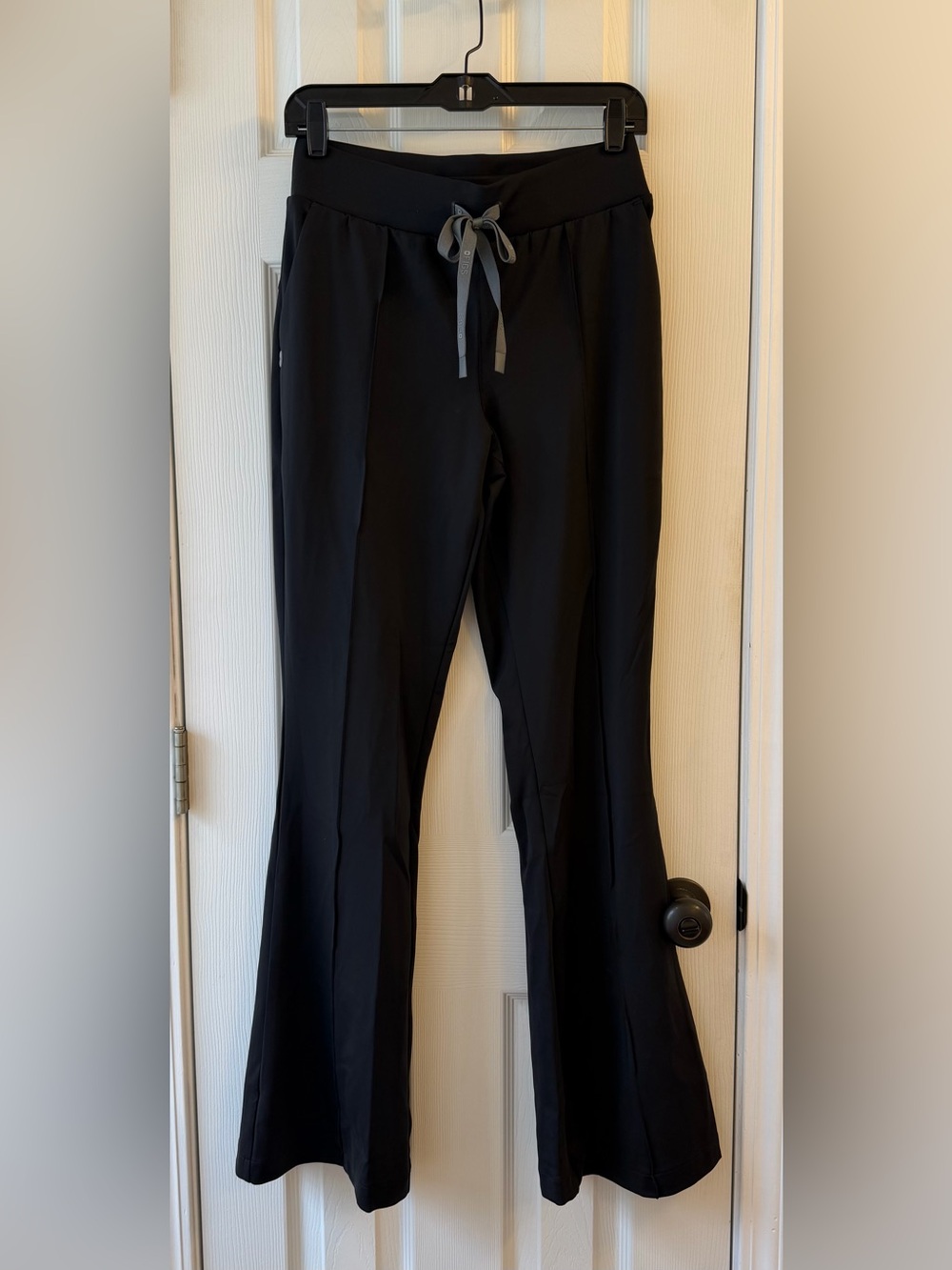 NWOT - FIGS High Waisted Evanston FORMx Skinny Flare Scrub Pants - Black - M Reg